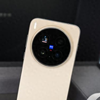 卷疯了！vivo顶级旗舰跌破预期，2亿影像+长续航+满级防水太香了