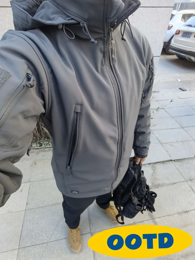 OOTD(超级降温版)
外套:赫利肯火枪手软壳
中间层:赫利肯L3抓绒
打底:龙牙二代风羽pro
裤子:爱默生L2+龙牙寒锋软壳裤
鞋子:噶蒙特T4
#ootd #龙牙战术男装 #户外装备 #赫利肯