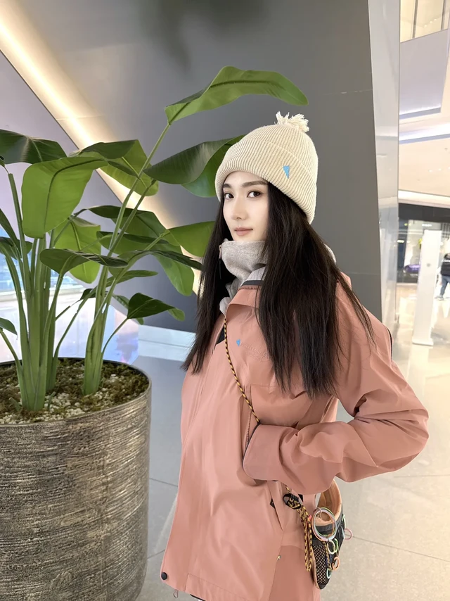 🇸🇪攀山鼠经典神衣~这都拿不下你。鼠家经典巨人岛冲锋衣
经典与环保是精髓所在,它是一款畅销超过10年的鼠家四季可用型冲锋衣!
目前最新 Allgron 2.0是一款三层外壳夹克,适用于多种恶劣天气!