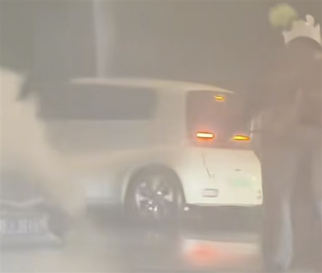 孤身救火致订单超时赔款100元 外卖骑手:以后看到还会帮忙