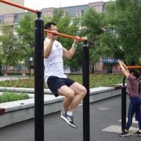 铁杆间的舒展与释放