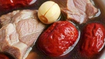 冬日暖身秘籍--红枣莲子牛肉汤，一煲滋补全家享