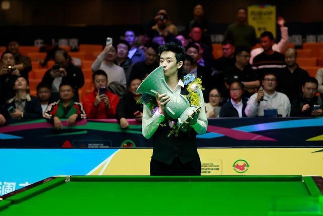 中国00后新星吴宜泽连斩五位TOP16登顶国锦赛创历史首冠