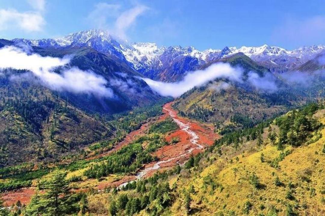 当毕棚沟的秋色撞上雪峰彩林，川西高原325平方公里变身上帝调色盘