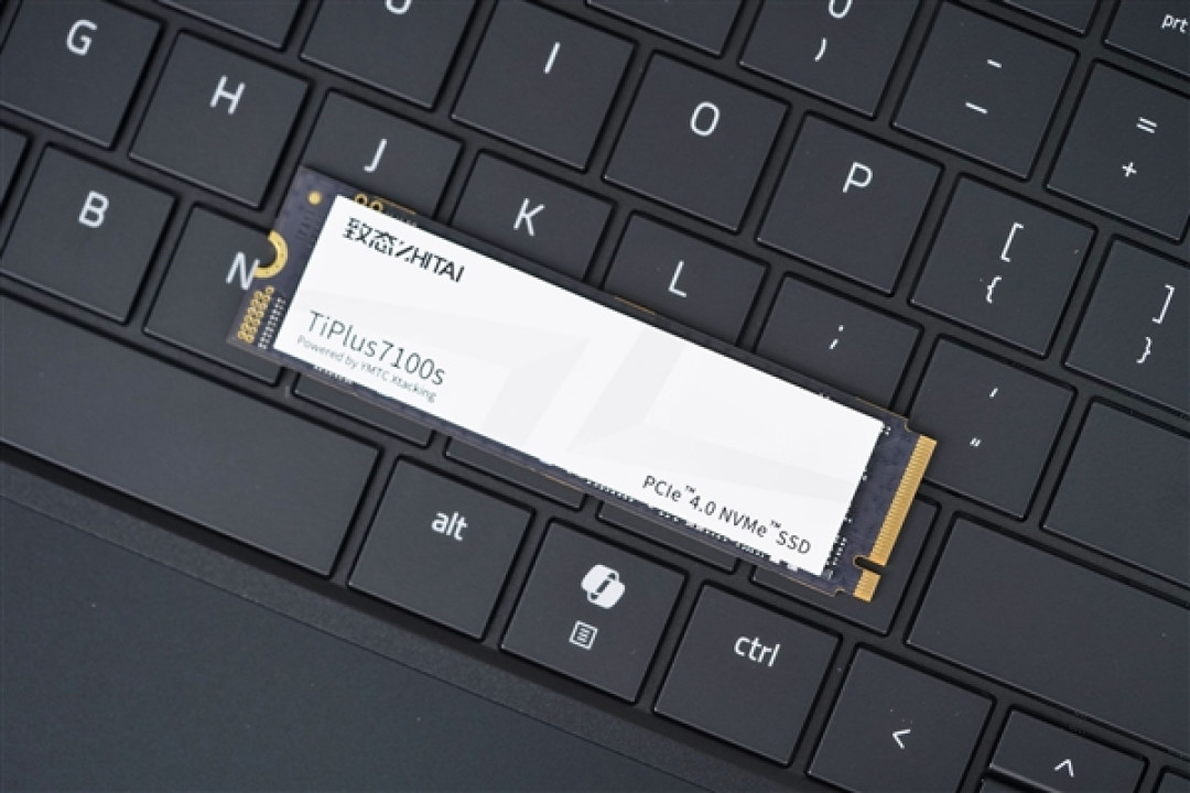 疾速7400MB/s!长江存储致态TiPlus7100s 2TB SSD图赏