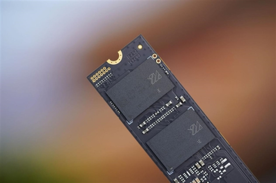 疾速7400MB/s!长江存储致态TiPlus7100s 2TB SSD图赏