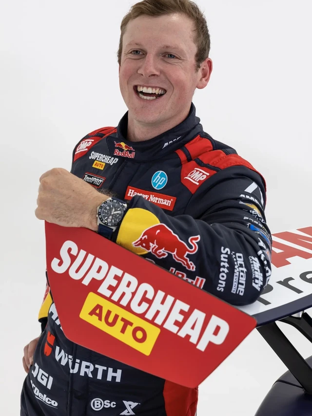 REDBULL红牛赛车手佩戴的手表品牌？瑞士Luminox雷美诺时，高端户外腕表品牌。店铺：品牌投资大连华润大连湾C2公建独立门店，官方实体店铺@雷美诺时LUMI NOX斑斓专卖店 如果您喜欢户外和赛