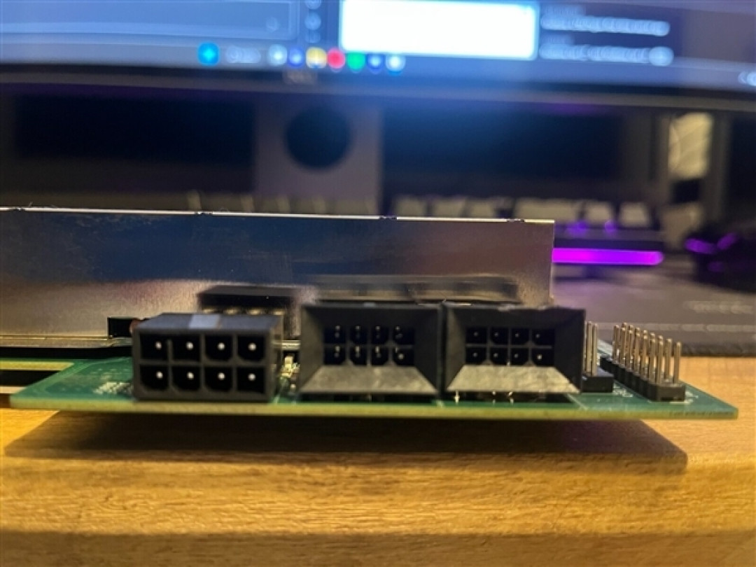 挖矿主板居然用上PS5 AMD APU！还能跑《赛博朋克2077》