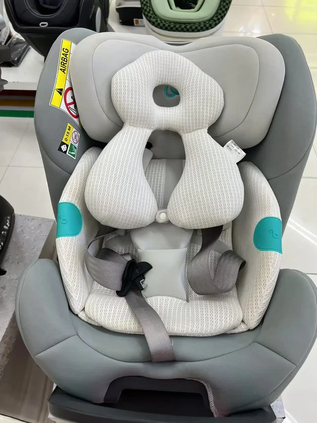 夏天带娃出行怕闷热？选Babyfirst宝贝第一灵悦3就对了！Tencel植物天丝面料，透气又吸汗，搭配3档循环通风，宝宝久坐也清爽。295°加大加深遮阳篷，防晒又遮光，宝宝睡觉更安稳。C型座舱搭配护