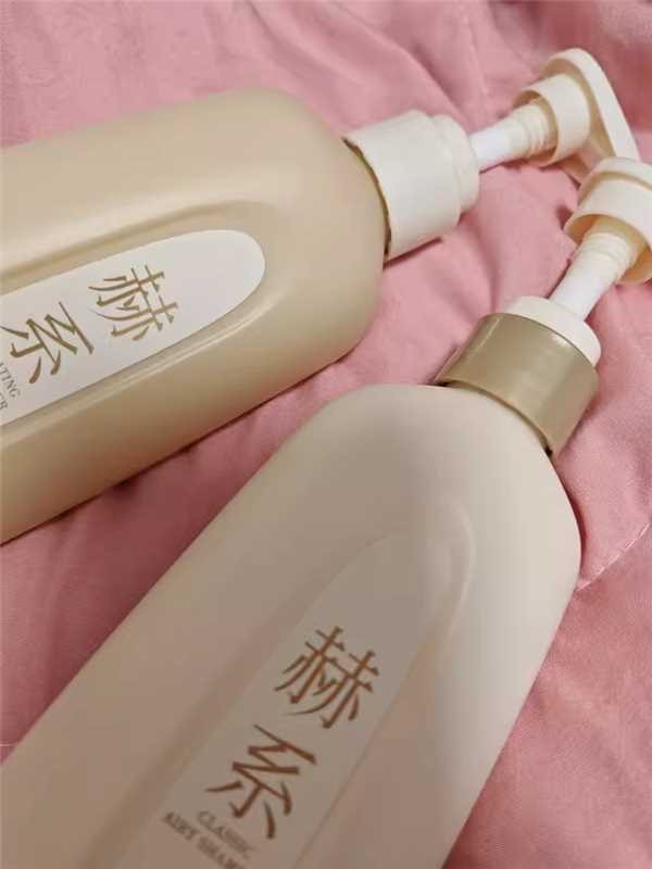 轻盈但不寡淡，赫系洗发水是最近用过最‘稳’的一瓶
