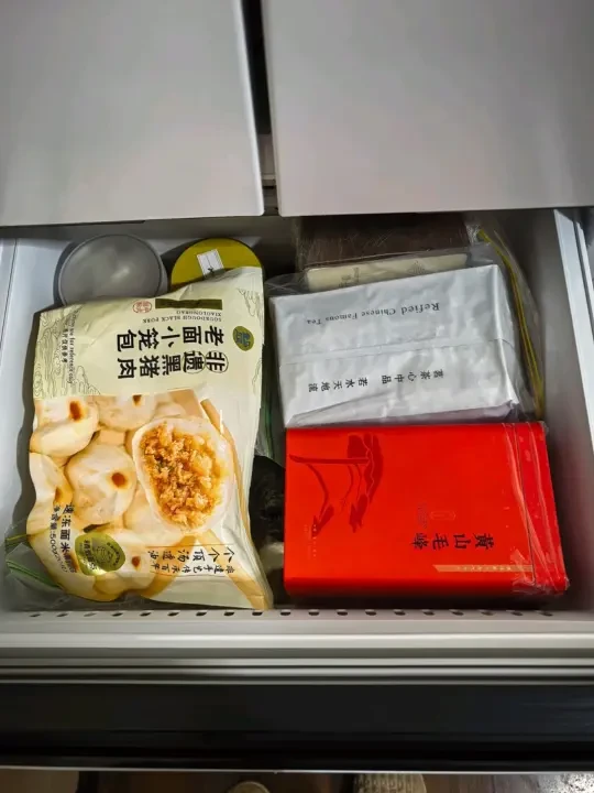 无忧嵌400升简直就是为小厨房设计的空间魔法师！窄薄机身突破空间限制，前置散热实现零距离嵌入，把省下的空间全部转化为了400升的实用容量。13格分区更是将收纳效率拉到最满。服务到位，体验下来感觉每一寸
