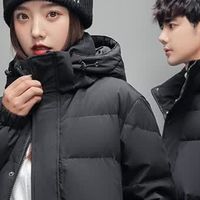 长款羽绒服是冬天的标配，锁住温度，抵御严寒