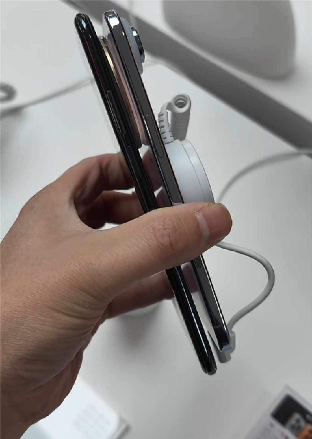 6.6mm史上最薄Mate直板机!华为Mate 70 Air正式开售:4199元起