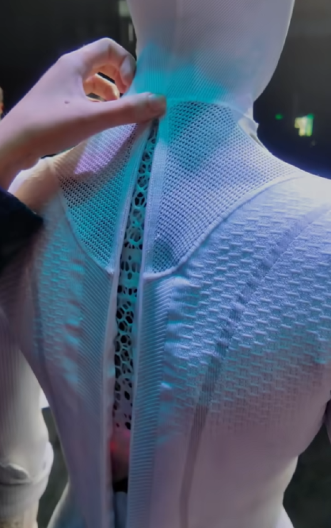 好好的机器人,为啥要加个乳房?
