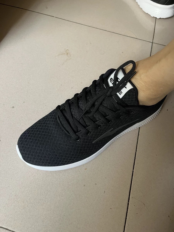 鸿星尔克休闲运动鞋