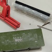 用压缩饼干铁罐当五金工具箱，自己动手修拖把也能很顺手