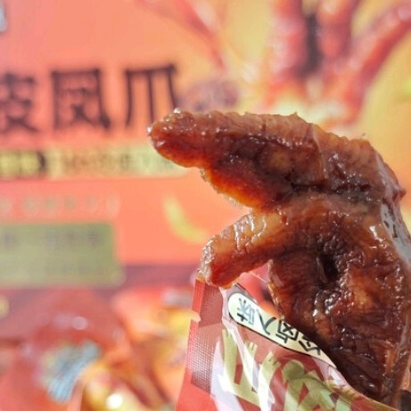 双十一囤货封神！三只松鼠虎皮鸡爪越啃越上头