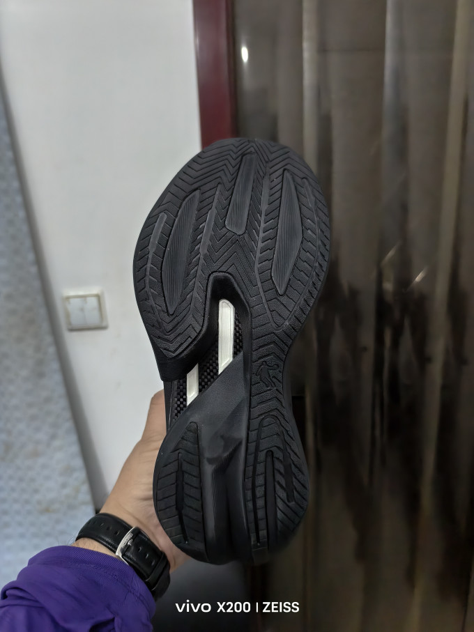 乔丹跑鞋