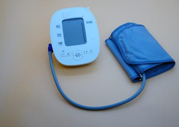 电子血压计别乱选！2 个参数错了，测值差 10mmHg