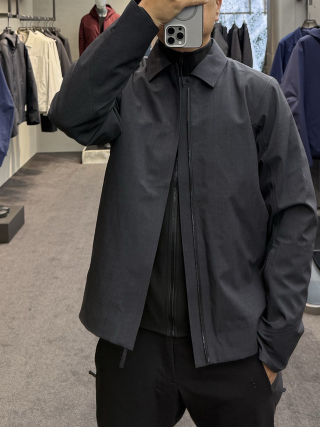 商鸟羊毛棉服夹克：剪裁与功能兼备