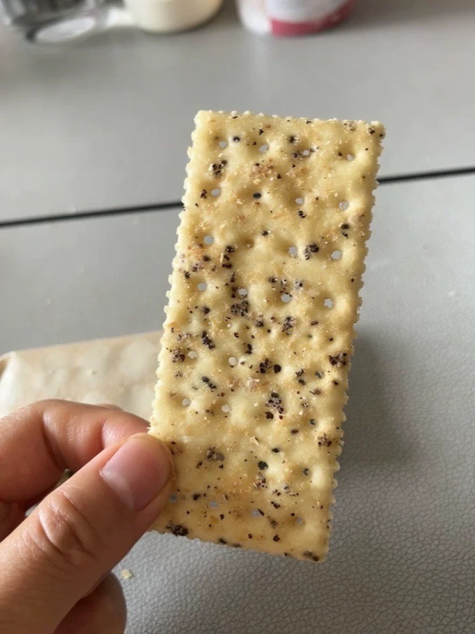 良品铺子饼干糕点