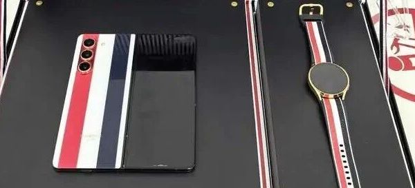 【手机—三星 GalaxyZFold5汤姆布朗联名版】高端服饰联名版三星手机,7.6英寸折叠大屏,像平板电脑一样用