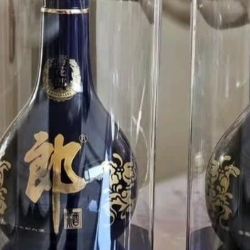 青花郎酒：酱香醇厚，层次丰富