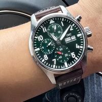 万国飞行员计时表：深绿表盘的魅力
