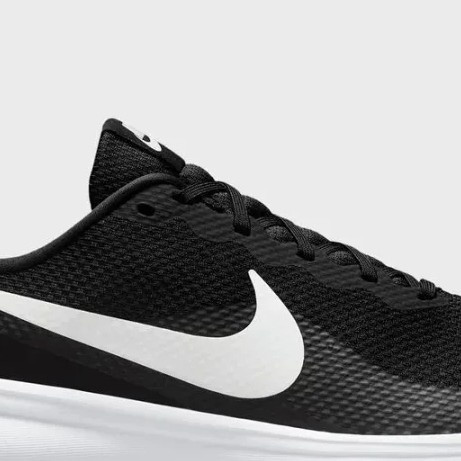 Nike REVOLUTION 8：缓震透气轻量化