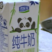 奶香纯正，口感鲜甜，就在这盒君乐宝纯牛奶