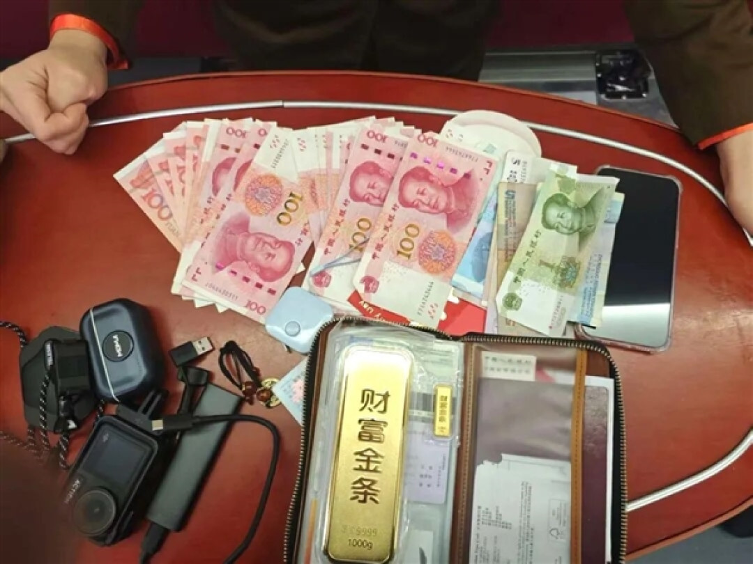 女子把1000克金条落在高铁上:价值百万 仅用1小时完璧归赵