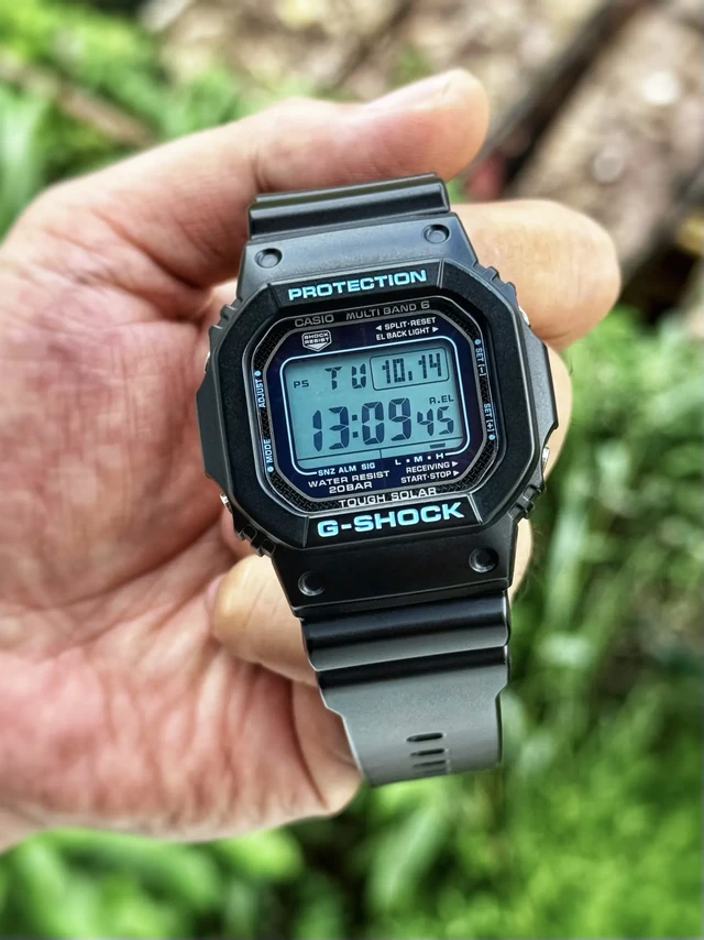 Casio卡西欧“自豪之蓝”小方块。一提起  CASIO  卡西欧的M5610，估计大多数人第一反应就是“小红圈”😅但是5610系列有很多型号，今天这款「Pride in blue」自豪之蓝M5610
