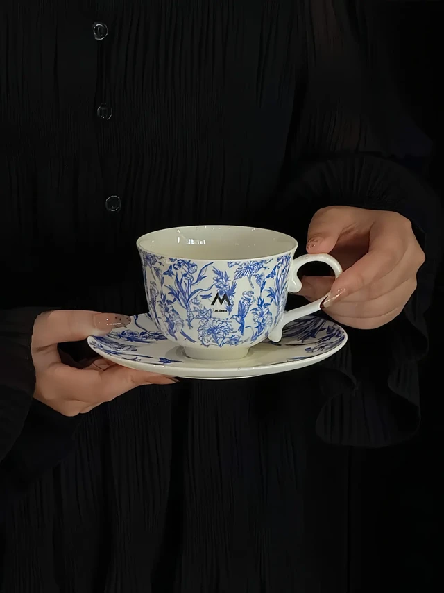 M Stand新周边青花骨瓷…简直断层级美貌！