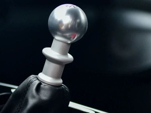 在电动时代，我会永远想念那个挡杆