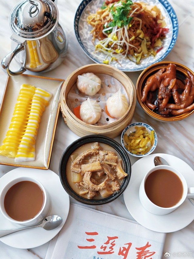 飞了4小时从北京落地三亚，迎接三天两晚的“三亚·亚特兰蒂斯风味之旅”。作为中国顶尖度假区，亚特兰蒂斯的餐饮升级真的藏满惊喜，还请到了两位神仙主厨坐镇，期待值直接拉满～#微博尝鲜计划##冬日暖胃必备搭子