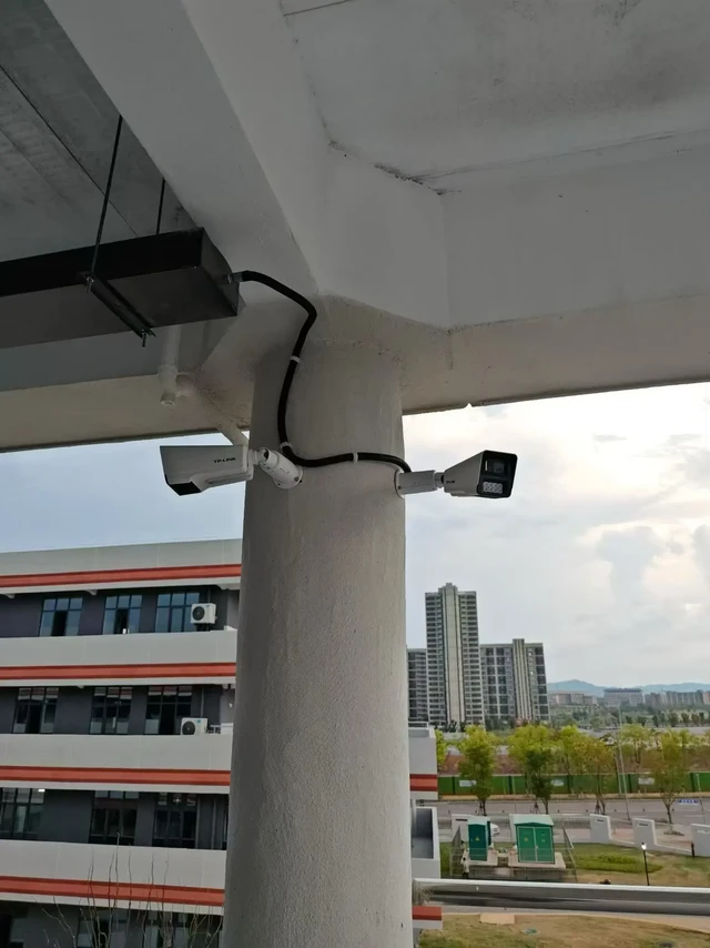 TP-LINK省普教行业弱电智能化项目：
视觉安防+网络+门禁+大屏显示
TUMS图门管理服务器，统一管理。一站式方案轻松交付，统一化平台轻松运维[好的]
#校园安防监控
#TP-LINK 安防监控
