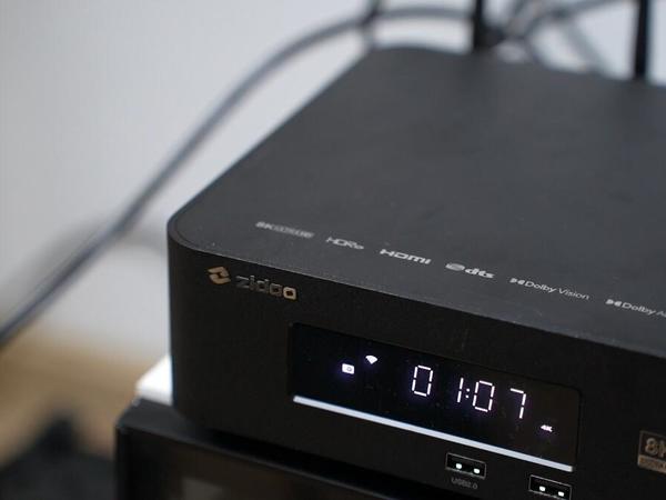 芝杜Z9X 8K播放器堪称千元级超值之选，它搭载Amlogic S928X-K高性能处理器，具备每秒60帧的8K视频输出能力，能够以7680×4320的超高分辨率，每秒稳定呈现60幅画面，为用户带来细