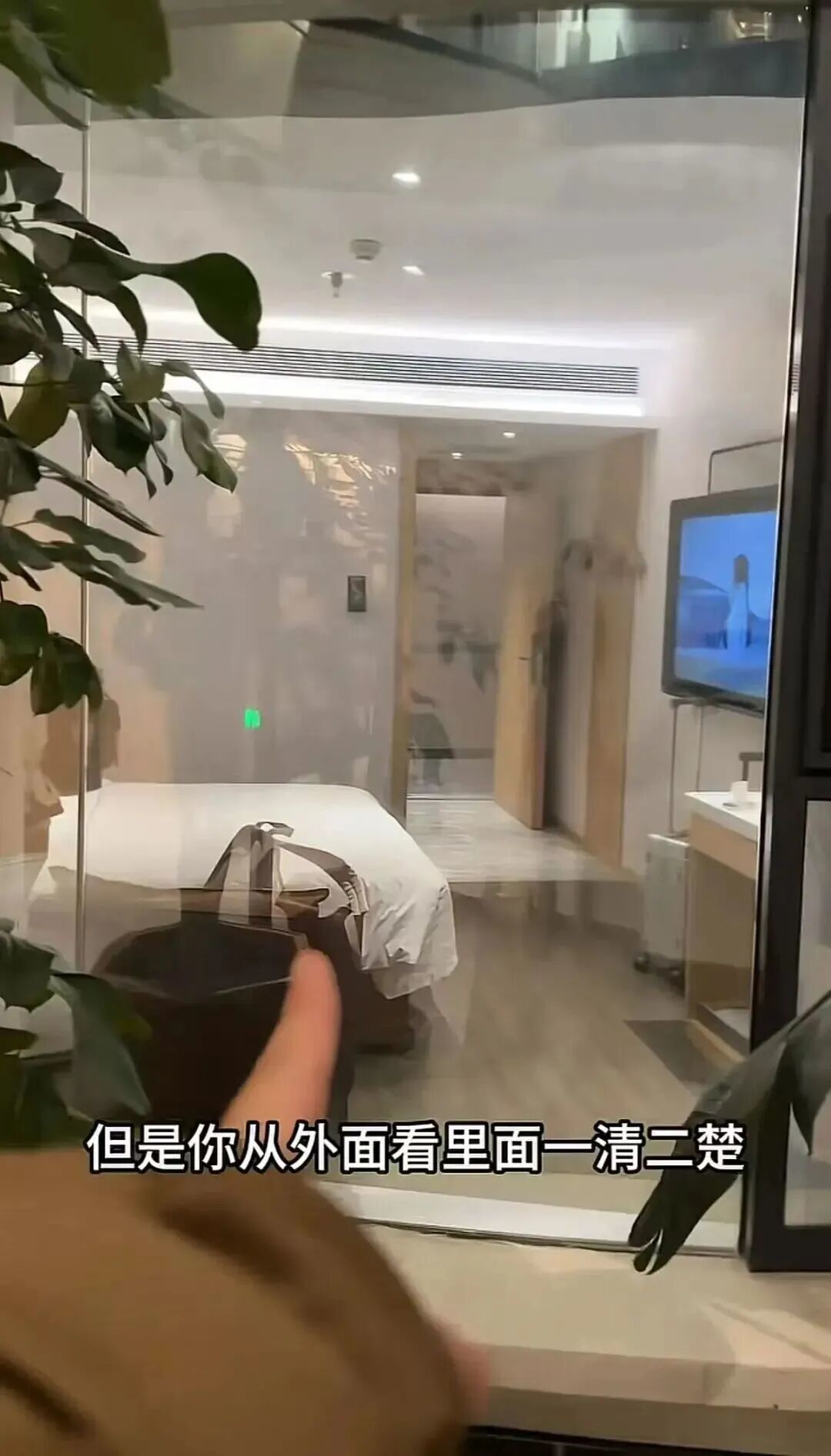 偷偷开房的中年女人,挤爆亚朵酒店