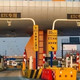 风向变了！全国缺口三千亿！2500万新能源车收养路费势在必行？