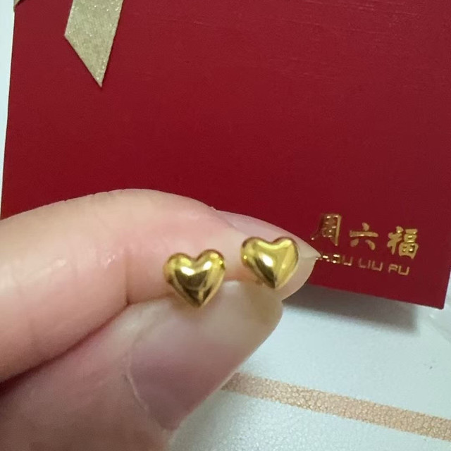 双11战绩分享｜周六福爱心耳钉，小克数也能戴出精致感！