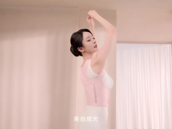#杨幂代言背背佳##杨幂背背佳全球首席品牌代言人##体态美有幂诀#没想到背背佳都28年了，小时候我也用~在矫正体态这块我就没听过别的品牌了，行业TOP1无敌了。看杨幂同款背背佳无痕S1介绍真挺好，跟小