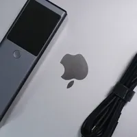 充电头网 篇零：ThinkPlus联想锋行者充电宝125W：专门拯救充电“大板砖”