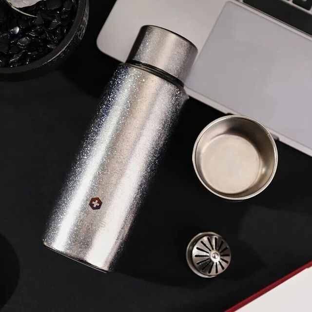 出门被问800次！瑞士军工「纯钛」保温杯，好用到离谱！
