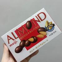 明治澳洲坚果/巴旦木夹心巧克力：一口沦陷的下午茶奢享