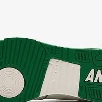 安踏烈焰板鞋：耐磨防滑与舒适兼备