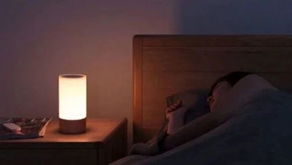 你的床头灯还只用来照明？小米这盏灯，能当小夜灯/氛围灯/助眠器！