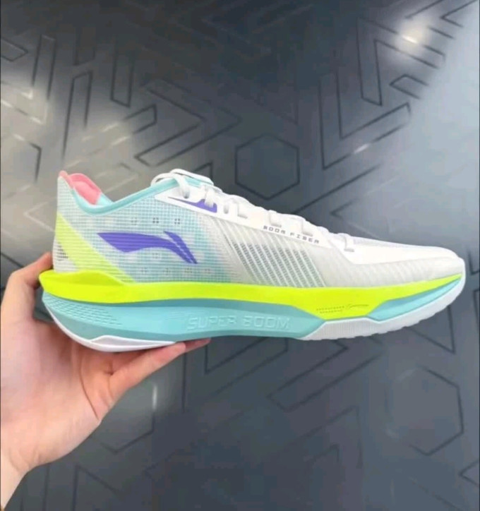 李宁篮球鞋