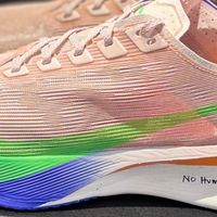 Nike Vaporfly4马拉松党封神!轻量推进感拉满,配色藏满故事感