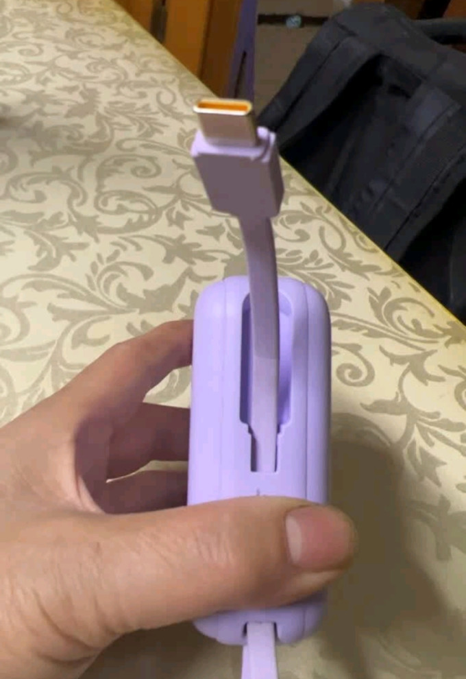 品胜移动电源