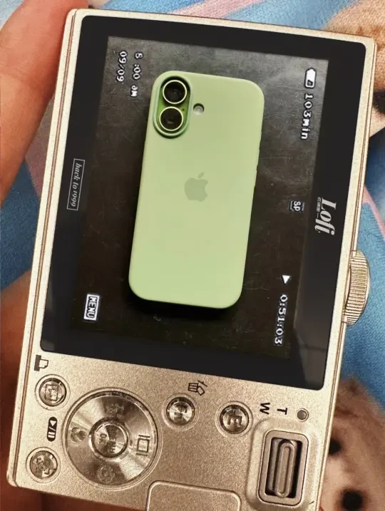 苹果iphone17鼠尾草绿手机壳被我扒到了!